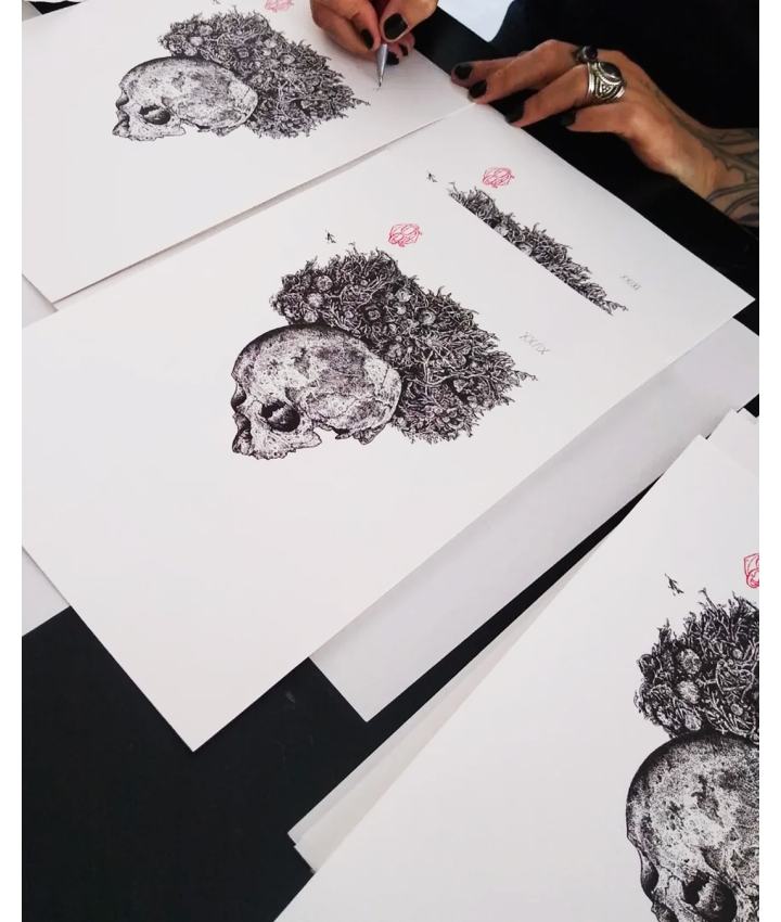 RESTING MOON - Odona Bones - 9